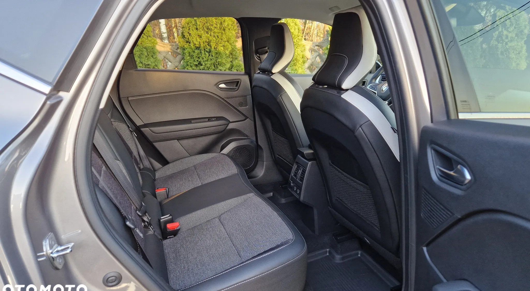 Renault Captur cena 83900 przebieg: 37000, rok produkcji 2022 z Stawiszyn małe 277
